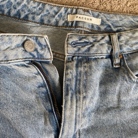 PACSUN LIGHT BLUE DISTRESSED MOM JEANS - Picture 4 of 10